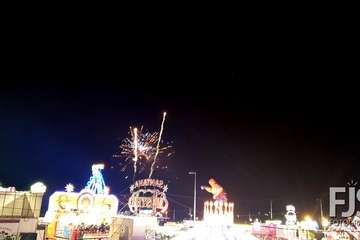 Vistoso espectáculo pirotécnico en el cielo de Telde (Foto Francisco Javier Santana, Jesús Ruiz Mesa y TA)